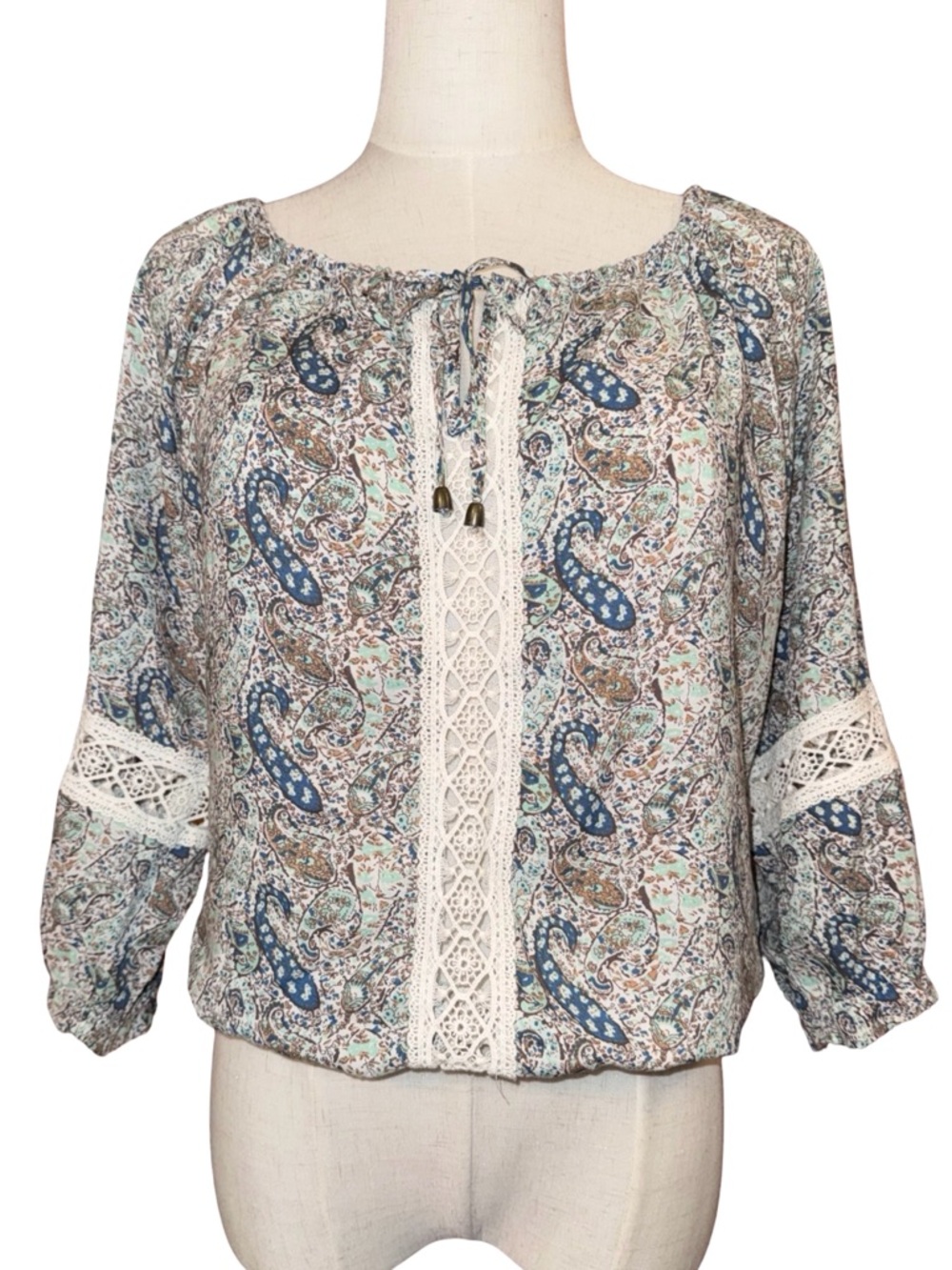 NWOT Forever 21 Paisley Print Boho Blouse With Lace Accents Size XS